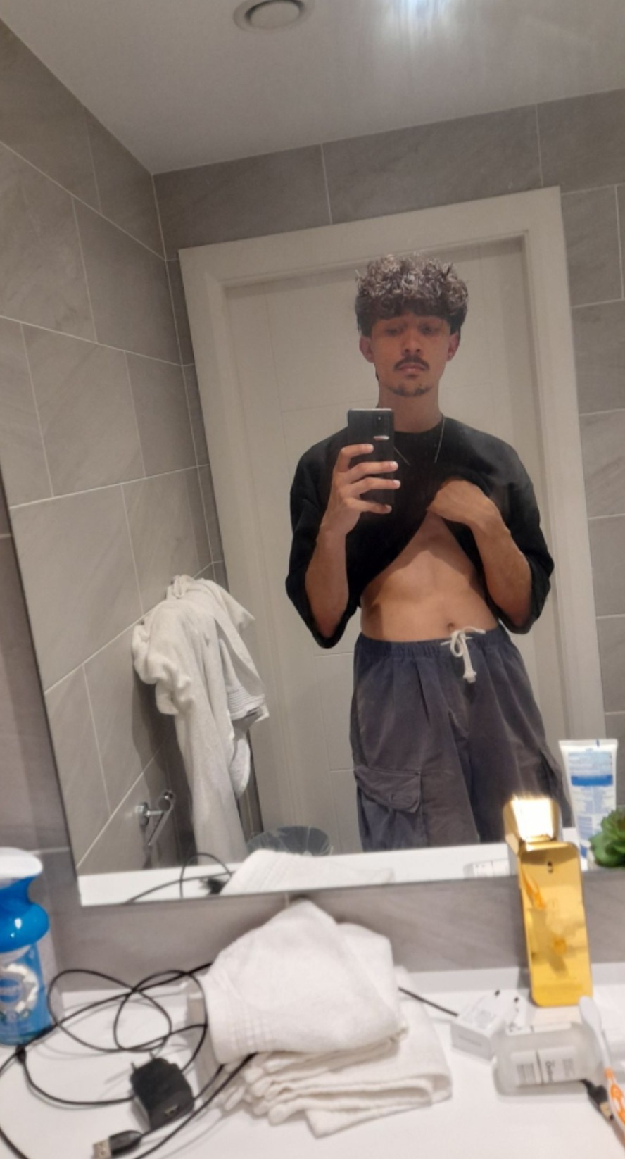 Profil de Oskar, 21 ans, Plan cul à Yvrac