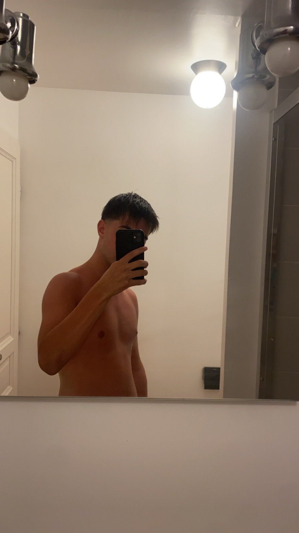 Profil de Fara, 18 ans, Plan cul à LesÉduts