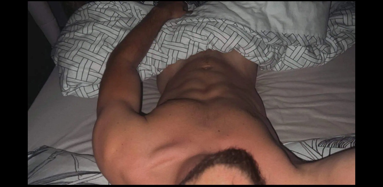 Profil de Lanzo, 24 ans, Plan cul à Saint-Simeux